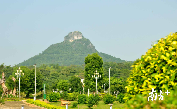 巾峰山。黃津 攝