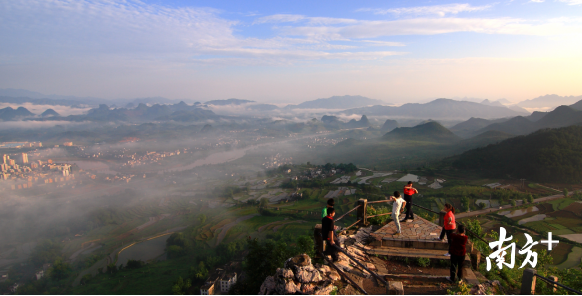 巾峰遠(yuǎn)眺。張志勇 攝
