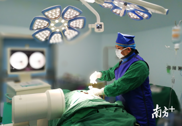 建立起了縣鎮(zhèn)村“一網(wǎng)化”區(qū)域分級診療平臺，切實解決群眾“看病難”。