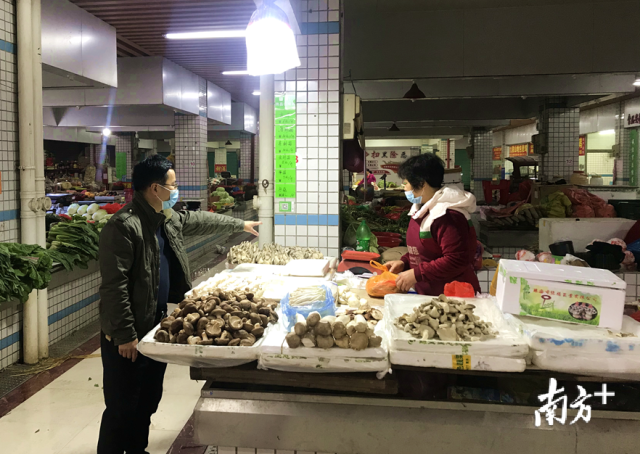 強(qiáng)化市場(chǎng)監(jiān)管，建立整改臺(tái)賬，發(fā)現(xiàn)一處，整改一處，銷號(hào)一處。