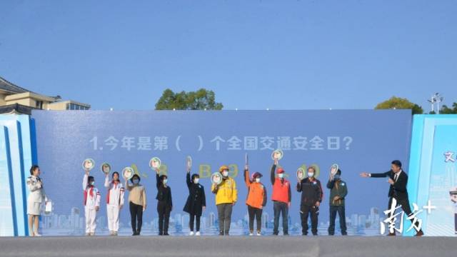 觀眾互動(dòng)有獎(jiǎng)問(wèn)答環(huán)節(jié)。張曉欣 攝