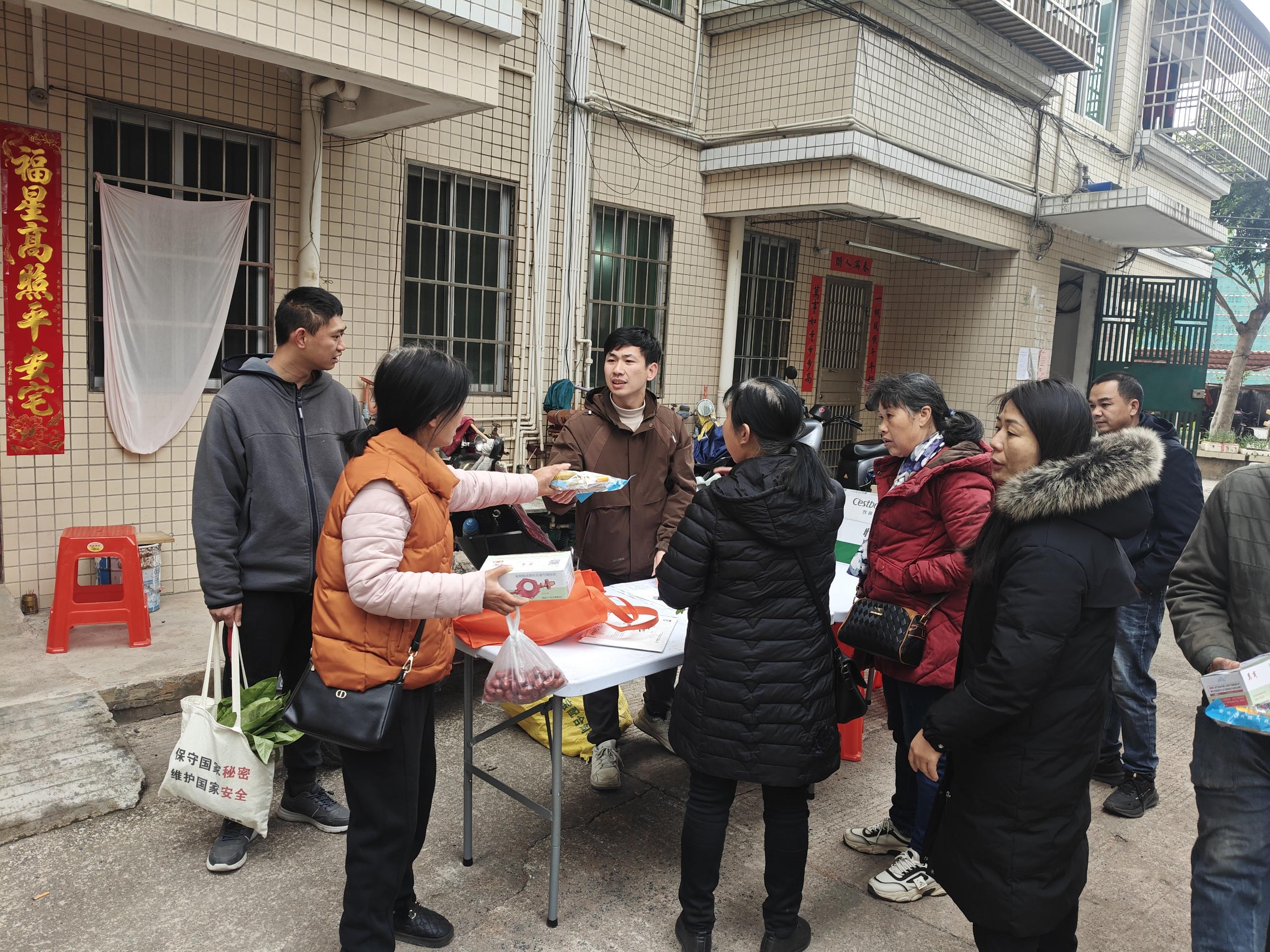 連州市住建局組織開展公租房燃?xì)獍踩皳Q管、換閥”行動(dòng).doc_1