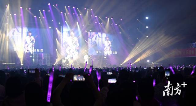 黃品源巡回音樂會吸引萬千歌迷奔赴。黃瀅 攝