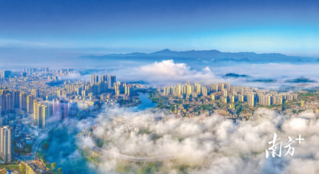 清遠(yuǎn)連州以?shī)^斗為筆，加快打造“粵湘桂區(qū)域性中心城市”。丘貴星 攝