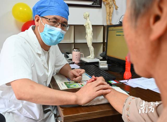 連州公立醫(yī)療機構(gòu)實施一次掛號管三天。黃津 攝