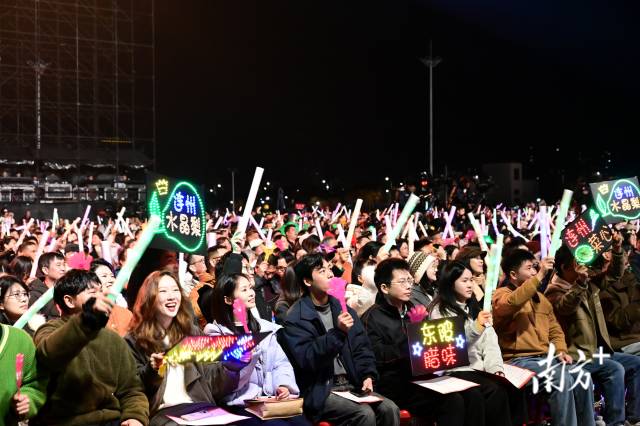 連州“演藝+”模式，真正實現(xiàn)“一場演出帶火一座城”。黃瀅 攝