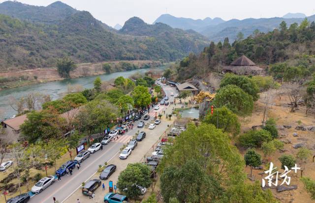 湟川三峽迎來大量客流。
