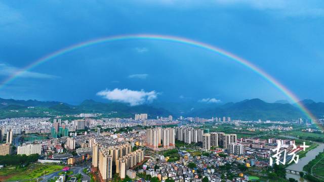 連州鎮(zhèn)確定“一二三五九”工作思路，力爭(zhēng)各項(xiàng)工作走在前列。邵海庭 攝