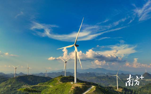 大路邊鎮(zhèn)力爭(zhēng)將風(fēng)電、光伏等新能源產(chǎn)業(yè)打造成經(jīng)濟(jì)發(fā)展新增長(zhǎng)極。陳天優(yōu) 攝