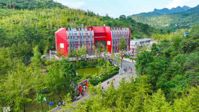 萬山朝王國家石漠公園。梁敏 攝