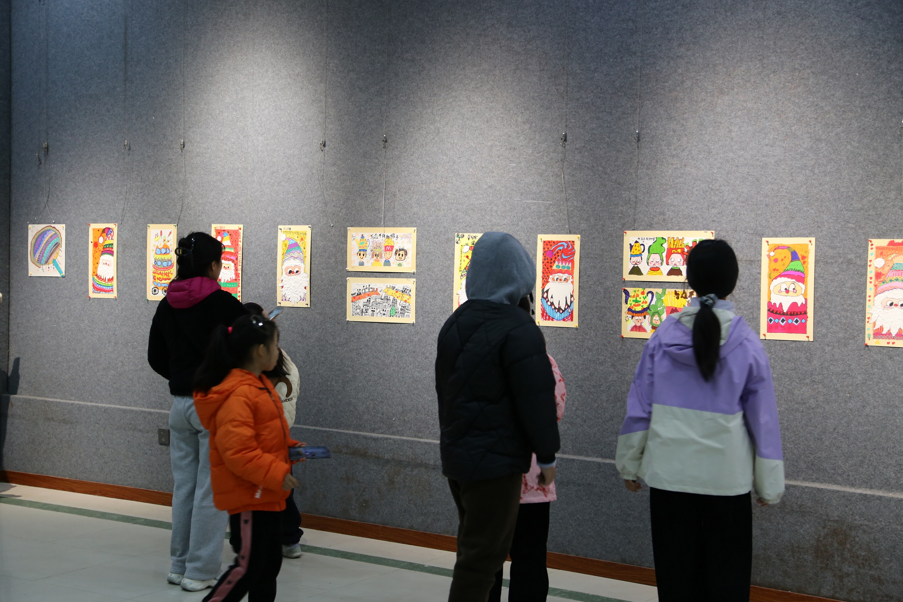 Ⅱ-4-②2025年12月13日，連州市文化館舉辦社會(huì)主義核心價(jià)值觀之“文明”主題公益培訓(xùn)班作品展 主辦單位：連州市文化廣電旅游體育局 承辦單位：連州市文化館 (1).JPG